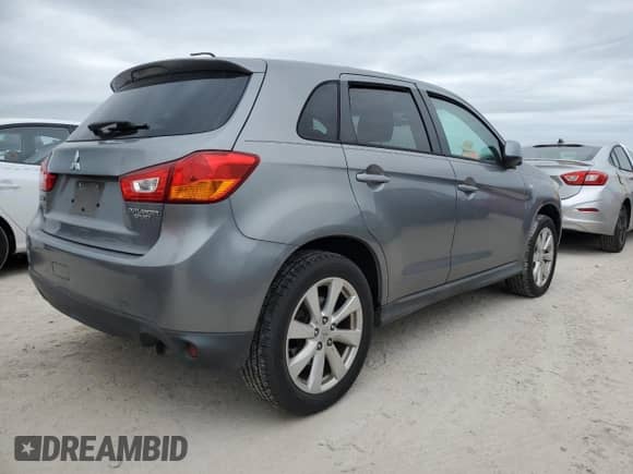 2015 Mitsubishi Outlander ES z VIN 4A4AP3AU7FE061451, wystawiony jako Copart lot #76810584 z przebiegiem 98 692 mil mil oraz Szkoda całkowita • Salvage title. Historia ofert i sprzedaży dostępna na DreamBid. Obrazek 3.