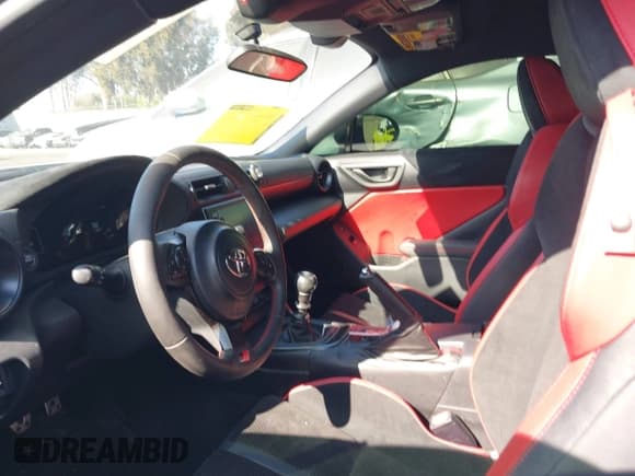 ✅ 2024 Toyota 86 TRUENO Edition • VIN: JF1ZNBM10R9751489 • Лот: 41993449. Опубликован ранее на IAAI с пробегом 13 056 миль. Бесплатный доступ к архиву аукционных продаж из США и подробный отчёт об истории автомобиля на DreamBid. Изображение 18.