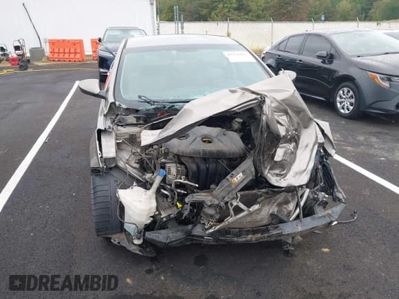 ✅ 2016 Hyundai Elantra SE • VIN: 5NPDH4AE0GH700058 • Lot: 43371653. Listed on IAAI with 127,061 mi. Free auction sales archive from the USA and detailed vehicle history report at DreamBid. Image 6.