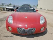 ✅ 2007 Pontiac Solstice • VIN: 1G2MB35BX7Y137681 • Lot: 67002804. Wystawiony na Copart z przebiegiem 133 295 mil. Bezpłatny archiwum sprzedaży aukcyjnych z USA i szczegółowy raport historii pojazdu na DreamBid. Zdjęcie 5.