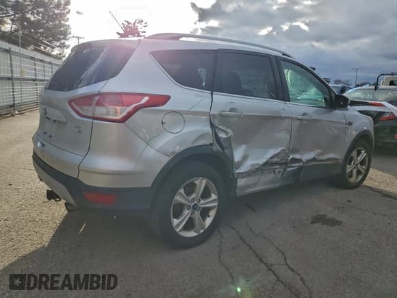 ✅ 2015 Ford Escape SE • VIN: 1FMCU9G91FUA93182 • Lot: 94527945. Wystawiony na Copart z przebiegiem 138 098 mil. Bezpłatny archiwum sprzedaży aukcyjnych z USA i szczegółowy raport historii pojazdu na DreamBid. Zdjęcie 3.
