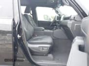 ✅ 2024 Toyota Land Cruiser • VIN: JTEABFAJ0RK006158 • Lot: 43544823. Wystawiony na IAAI z przebiegiem 30 220 mil. Bezpłatny archiwum sprzedaży aukcyjnych z USA i szczegółowy raport historii pojazdu na DreamBid. Zdjęcie 5.