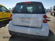 ✅ 2012 Smart fortwo Pure • VIN: WMEEJ3BA8CK570588 • Lot: 87225215. Wystawiony na Copart z przebiegiem 80 841 mil. Bezpłatny archiwum sprzedaży aukcyjnych z USA i szczegółowy raport historii pojazdu na DreamBid. Zdjęcie 6.
