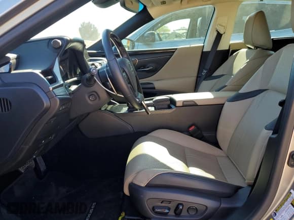 ✅ 2021 Lexus ES 350 Ultra Luxury • VIN: 58AFZ1B1XMU093382 • Lot: 91869625. Wystawiony na Copart z przebiegiem 26 029 mil. Bezpłatny archiwum sprzedaży aukcyjnych z USA i szczegółowy raport historii pojazdu na DreamBid. Zdjęcie 7.