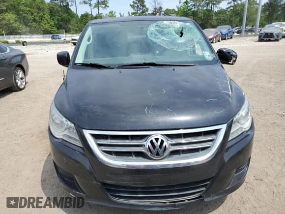 ✅ 2014 Volkswagen Routan SE • VIN: 2C4RVABG8ER135068 • Lot: 53051215. Listed on Copart with 114,237 mi. Free auction sales archive from the USA and detailed vehicle history report at DreamBid. Image 5.
