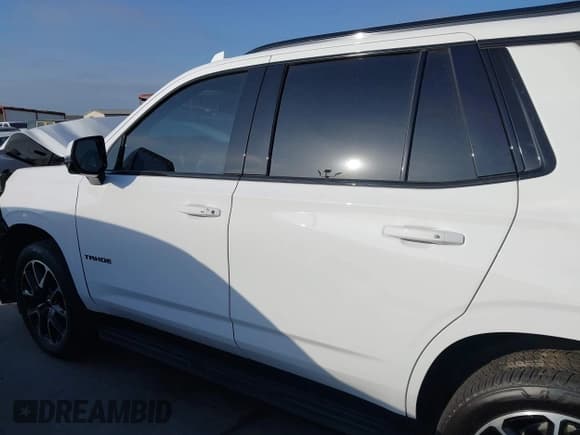 ✅ 2024 Chevrolet Tahoe RST • VIN: 1GNSCRKD3RR340893 • Lot: 42164396. Wystawiony na IAAI z przebiegiem 9 849 mil. Bezpłatny archiwum sprzedaży aukcyjnych z USA i szczegółowy raport historii pojazdu na DreamBid. Zdjęcie 14.