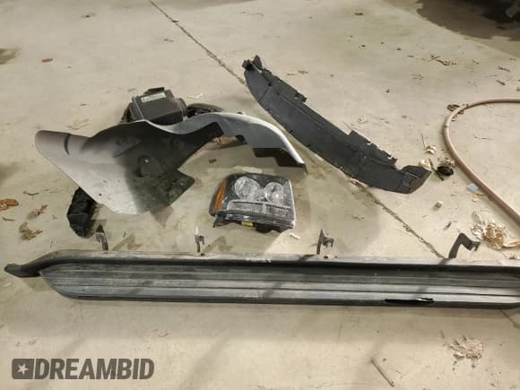 ✅ 2008 Chevrolet Suburban Commercial • VIN: 3GNGK26K28G309111 • Lot: 80510184. Wystawiony na Copart z przebiegiem 140 242 mil. Bezpłatny archiwum sprzedaży aukcyjnych z USA i szczegółowy raport historii pojazdu na DreamBid. Zdjęcie 13.