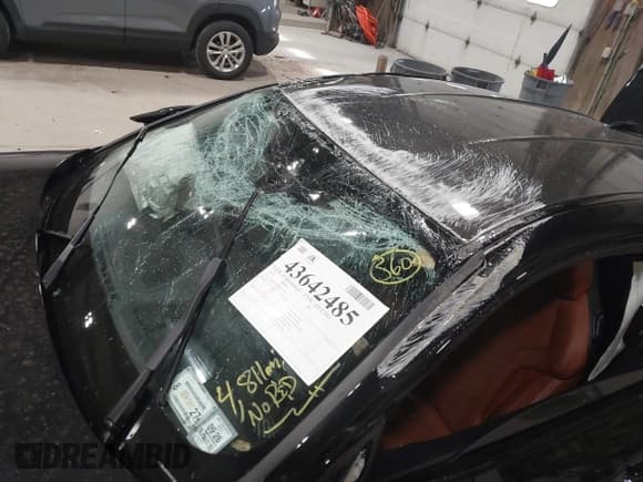 ✅ 2024 BMW M4 Competition xDrive • VIN: WBS43AZ07RCN35199 • Lot: 43642485. Listed on IAAI with 4,811 mi. Free auction sales archive from the USA and detailed vehicle history report at DreamBid. Image 19.