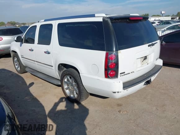 ✅ 2011 GMC Yukon XL Denali • VIN: 1GKS1MEF6BR307203 • Lot: 43466547. Listed on IAAI with 327,021 mi. Free auction sales archive from the USA and detailed vehicle history report at DreamBid. Image 3.