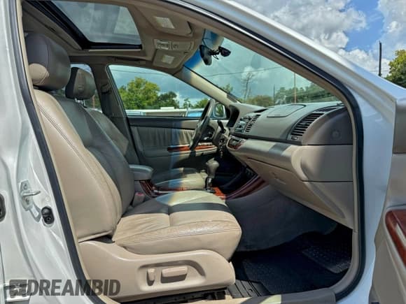 ✅ 2002 Toyota Camry XLE • VIN: 4T1BE32K52U027812 • Lot: 94611005. Wystawiony na Copart z przebiegiem 174 523 mil. Bezpłatny archiwum sprzedaży aukcyjnych z USA i szczegółowy raport historii pojazdu na DreamBid. Zdjęcie 5.