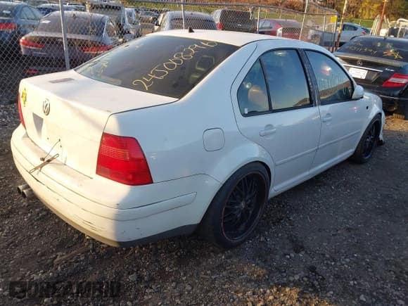✅ 2000 Volkswagen Jetta GLS • VIN: 3VWSE29M6YM174723 • Lot: 43751622. Listed on IAAI with Not provided. Free auction sales archive from the USA and detailed vehicle history report at DreamBid. Image 4.