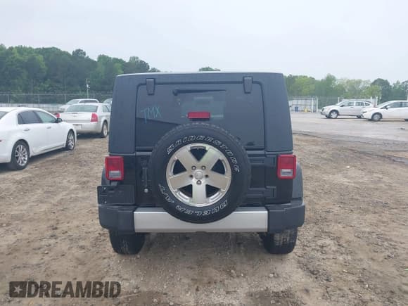 ✅ 2008 Jeep Wrangler Unlimited Sahara • VIN: 1J4GA59168L608758 • Lot: 42208426. Listed on IAAI with 212,132 mi. Free auction sales archive from the USA and detailed vehicle history report at DreamBid. Image 16.