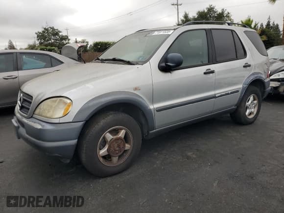 ✅ 1998 Mercedes-Benz M 320/430/500 • VIN: 4JGAB54E1WA026462 • Lot: 71911535. Wystawiony na Copart z przebiegiem 95 258 mil. Bezpłatny archiwum sprzedaży aukcyjnych z USA i szczegółowy raport historii pojazdu na DreamBid. Zdjęcie 1.