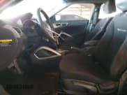 ✅ 2015 Hyundai Veloster • VIN: KMHTC6AD4FU225057 • Lot: 85816814. Wystawiony na Copart z przebiegiem 135 644 mil. Bezpłatny archiwum sprzedaży aukcyjnych z USA i szczegółowy raport historii pojazdu na DreamBid. Zdjęcie 7.