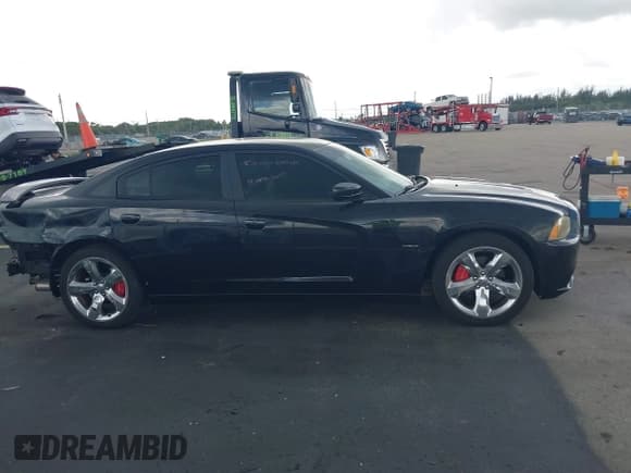 ✅ 2011 Dodge Charger Mopar 11 • VIN: 2B3CL5CT9BH565421 • Лот: 42602474. Опубликован ранее на IAAI с пробегом 121 065 миль. Бесплатный доступ к архиву аукционных продаж из США и подробный отчёт об истории автомобиля на DreamBid. Изображение 13.