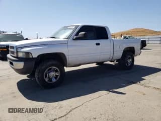 ✅ 2000 Dodge 2500 • VIN: 1B7KF2366YJ144662 • Lot: 58402285. Wystawiony na Copart z przebiegiem 375 718 mil. Bezpłatny archiwum sprzedaży aukcyjnych z USA i szczegółowy raport historii pojazdu na DreamBid. Zdjęcie 1.