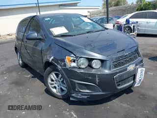 2016 Chevrolet Sonic LT с VIN 1G1JC6SH3G4142128, выставлен на аукционе IAAI как лот 42697929 с пробегом 123 110 миль миль и . История ставок и продаж доступна на DreamBid. Изображение 1.