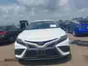 2022 Toyota Camry SE z VIN 4T1G11AK8NU027220, wystawiony jako IAAI lot #42161140 z przebiegiem 68 347 mil mil oraz . Historia ofert i sprzedaży dostępna na DreamBid. Obrazek 13.