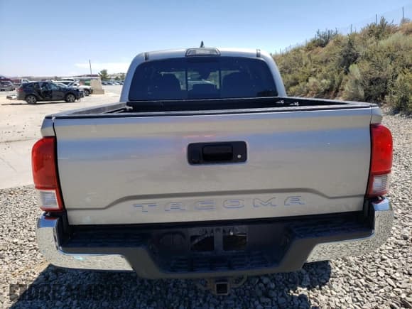 ✅ 2019 Toyota Tacoma TRD Off Road • VIN: 5TFCZ5ANXKX177823 • Lot: 68167075. Wystawiony na Copart z przebiegiem 134 818 mil. Bezpłatny archiwum sprzedaży aukcyjnych z USA i szczegółowy raport historii pojazdu na DreamBid. Zdjęcie 6.