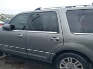 ✅ 2012 Lincoln Navigator • VIN: 5LMJJ2J55CEL08515 • Lot: 42218609. Wystawiony na IAAI z przebiegiem 200 949 mil. Bezpłatny archiwum sprzedaży aukcyjnych z USA i szczegółowy raport historii pojazdu na DreamBid. Zdjęcie 15.