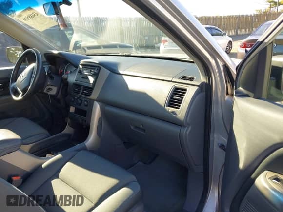 2006 Honda Pilot LX with VIN 5FNYF28136B002930, listed as a IAAI auction lot 43488539 with 131,958 mi miles and . Bid and sale history available at DreamBid. Image 5.