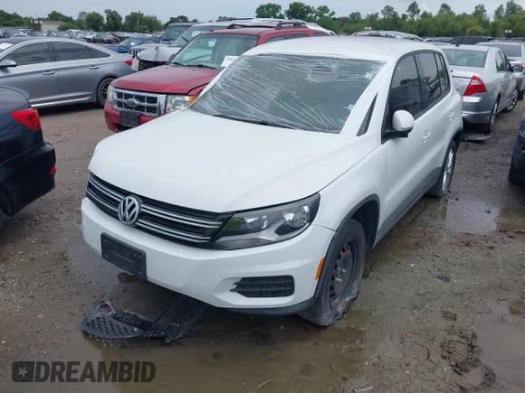 ✅ 2017 Volkswagen Tiguan S • VIN: WVGAV7AX2HK044684 • Lot: 29013278. Wystawiony na IAAI z przebiegiem 50 598 mil. Bezpłatny archiwum sprzedaży aukcyjnych z USA i szczegółowy raport historii pojazdu na DreamBid. Zdjęcie 2.