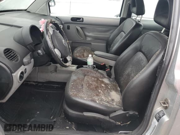 ✅ 2000 Volkswagen Beetle GLX • VIN: 3VWDD21C3YM438821 • Лот: 75482114. Опубликован ранее на Copart с пробегом Не указан. Бесплатный доступ к архиву аукционных продаж из США и подробный отчёт об истории автомобиля на DreamBid. Изображение 7.