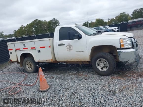 ✅ 2010 Chevrolet Silverado 2500HD Work Truck • VIN: 1GC3KVBG5AF115495 • Lot: 43522977. Listed on IAAI with 337,693 mi. Free auction sales archive from the USA and detailed vehicle history report at DreamBid. Image 13.