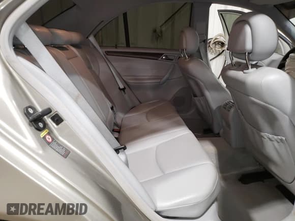 ✅ 2003 Mercedes-Benz C 240 • VIN: WDBRF81J63F356884 • Lot: 63701705. Wystawiony na Copart z przebiegiem 104 856 mil. Bezpłatny archiwum sprzedaży aukcyjnych z USA i szczegółowy raport historii pojazdu na DreamBid. Zdjęcie 10.