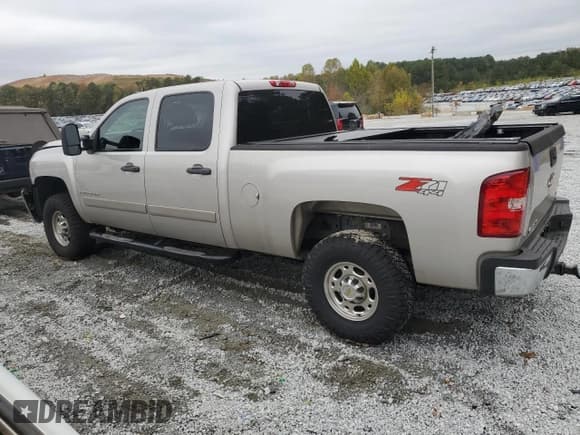 ✅ 2008 Chevrolet Silverado 2500HD LTZ • VIN: 1GCHK236X8F162770 • Лот: 90328175. Опубликован ранее на Copart с пробегом 179 990 миль. Бесплатный доступ к архиву аукционных продаж из США и подробный отчёт об истории автомобиля на DreamBid. Изображение 2.