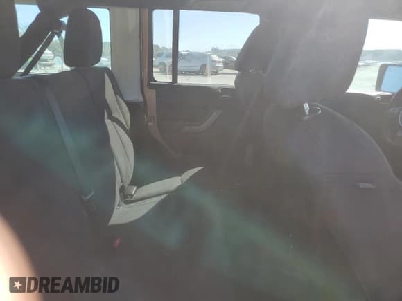 ✅ 2015 Jeep Wrangler Unlimited Sport • VIN: 1C4HJWDG7FL620619 • Лот: 82568875. Опубликован ранее на Copart с пробегом 95 171 миль. Бесплатный доступ к архиву аукционных продаж из США и подробный отчёт об истории автомобиля на DreamBid. Изображение 11.