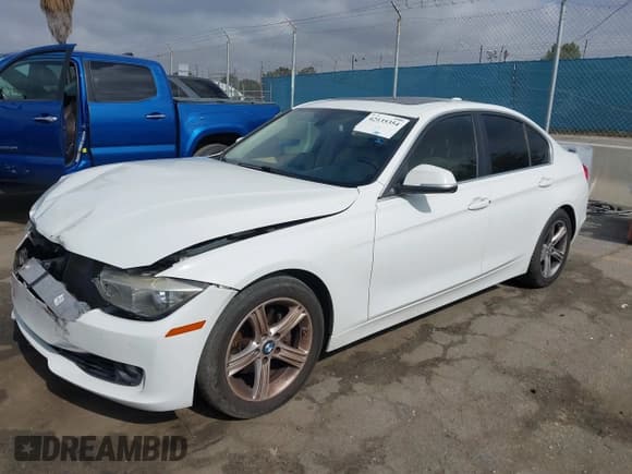 ✅ 2015 BMW 3 Series 328i • VIN: WBA3C1C57FK117893 • Lot: 42135354. Listed on IAAI with 140,295 mi. Free auction sales archive from the USA and detailed vehicle history report at DreamBid. Image 18.