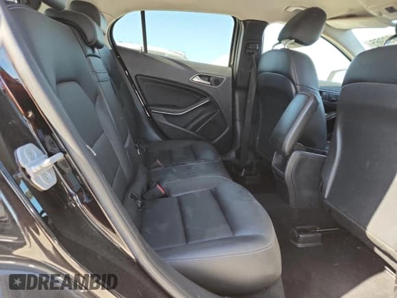 ✅ 2015 Mercedes-Benz GLA 250 • VIN: WDCTG4EB3FJ117742 • Lot: 92452965. Wystawiony na Copart z przebiegiem 128 376 mil. Bezpłatny archiwum sprzedaży aukcyjnych z USA i szczegółowy raport historii pojazdu na DreamBid. Zdjęcie 11.