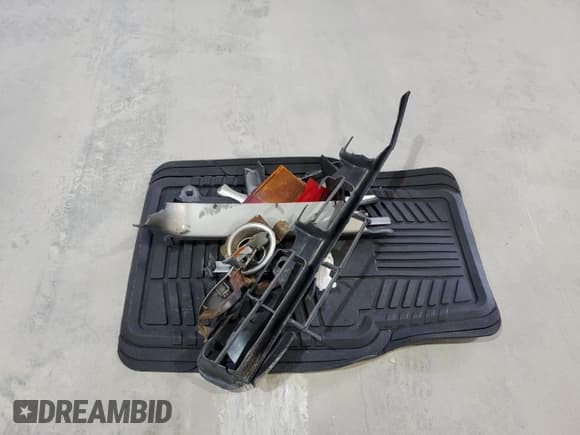 ✅ 1999 Mitsubishi Montero Sport Limited • VIN: JA4MT41R8XP039248 • Lot: 58486465. Wystawiony na Copart z przebiegiem 183 316 mil. Bezpłatny archiwum sprzedaży aukcyjnych z USA i szczegółowy raport historii pojazdu na DreamBid. Zdjęcie 13.