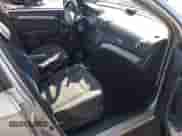 2010 Chevrolet Aveo 1LT z VIN KL1TD5DE1AB072875, wystawiony jako IAAI lot #43335385 z przebiegiem 149 819 mil mil oraz . Historia ofert i sprzedaży dostępna na DreamBid. Obrazek 5.