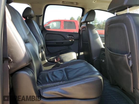 ✅ 2008 Chevrolet Suburban 2LT • VIN: 1GNFK16358R250215 • Lot: 79110414. Wystawiony na Copart z przebiegiem 150 726 mil. Bezpłatny archiwum sprzedaży aukcyjnych z USA i szczegółowy raport historii pojazdu na DreamBid. Zdjęcie 11.