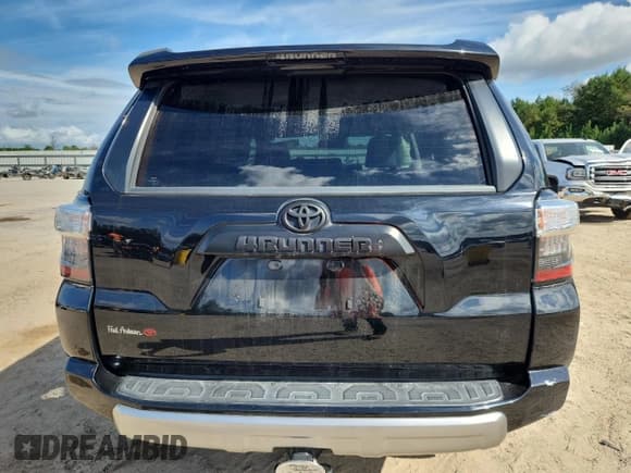✅ 2021 Toyota 4Runner TRD Off Road Premium • VIN: JTERU5JR7M5894640 • Lot: 82325425. Listed on Copart with 71,406 mi. Free auction sales archive from the USA and detailed vehicle history report at DreamBid. Image 6.