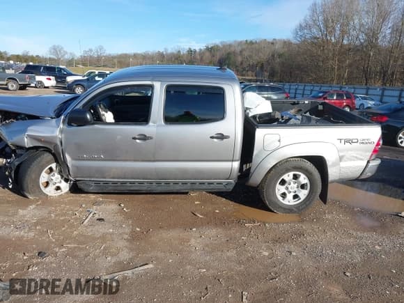 ✅ 2014 Toyota Tacoma • VIN: 3TMLU4EN5EM135783 • Lot: 41520091. Wystawiony na IAAI z przebiegiem 188 973 mil. Bezpłatny archiwum sprzedaży aukcyjnych z USA i szczegółowy raport historii pojazdu na DreamBid. Zdjęcie 14.