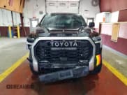 ✅ 2024 Toyota Tundra Limited • VIN: 5TFJA5EC2RX035791 • Лот: 69269235. Опубликован ранее на Copart с пробегом 12 793 миль. Бесплатный доступ к архиву аукционных продаж из США и подробный отчёт об истории автомобиля на DreamBid. Изображение 5.