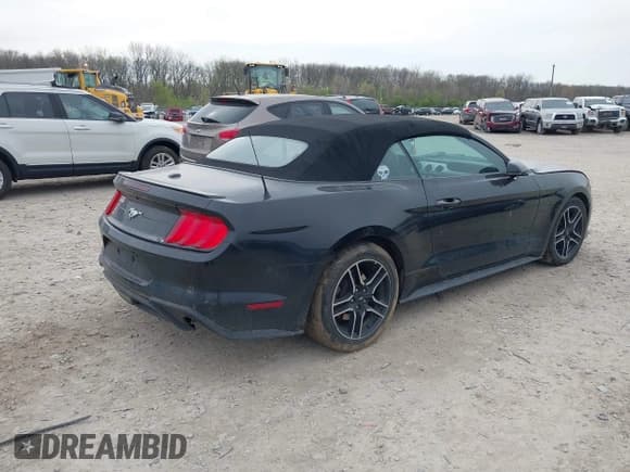 ✅ 2018 Ford Mustang EcoBoost Premium • VIN: 1FATP8UH5J5111239 • Лот: 42021034. Опубликован ранее на IAAI с пробегом 96 986 миль. Бесплатный доступ к архиву аукционных продаж из США и подробный отчёт об истории автомобиля на DreamBid. Изображение 4.