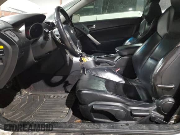 2010 Hyundai Genesis Coupe с VIN KMHHT6KD2AU008135, выставлен на аукционе Copart как лот 83550744 с пробегом 210 824 миль миль и Чистый • Clean title. История ставок и продаж доступна на DreamBid. Изображение 7.