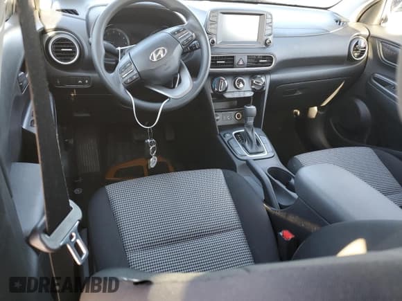 ✅ 2019 Hyundai Kona SE • VIN: KM8K12AA4KU264855 • Лот: 36835634. Опубликован ранее на Copart с пробегом 51 140 миль. Бесплатный доступ к архиву аукционных продаж из США и подробный отчёт об истории автомобиля на DreamBid. Изображение 8.