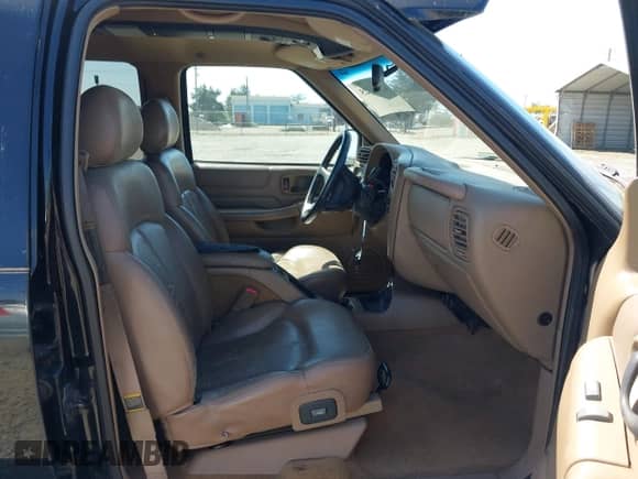 1998 Chevrolet Blazer LT with VIN 1GNDT13W2W2176390, listed as a IAAI auction lot 42056325 with 199,235 mi miles and . Bid and sale history available at DreamBid. Image 5.