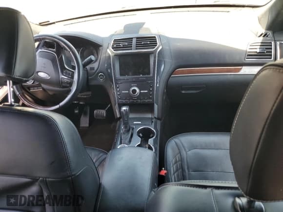 ✅ 2019 Ford Explorer Platinum • VIN: 1FM5K8HT7KGA73398 • Lot: 68919535. Wystawiony na Copart z przebiegiem 61 573 mil. Bezpłatny archiwum sprzedaży aukcyjnych z USA i szczegółowy raport historii pojazdu na DreamBid. Zdjęcie 8.