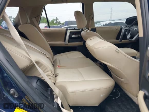 ✅ 2019 Toyota 4Runner SR5 • VIN: JTEBU5JRXK5712069 • Lot: 42189941. Wystawiony na IAAI z przebiegiem 49 472 mil. Bezpłatny archiwum sprzedaży aukcyjnych z USA i szczegółowy raport historii pojazdu na DreamBid. Zdjęcie 8.