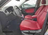 ✅ 2018 Volkswagen Tiguan S • VIN: 3VV0B7AX5JM084184 • Lot: 95682865. Wystawiony na Copart z przebiegiem 196 605 mil. Bezpłatny archiwum sprzedaży aukcyjnych z USA i szczegółowy raport historii pojazdu na DreamBid. Zdjęcie 7.