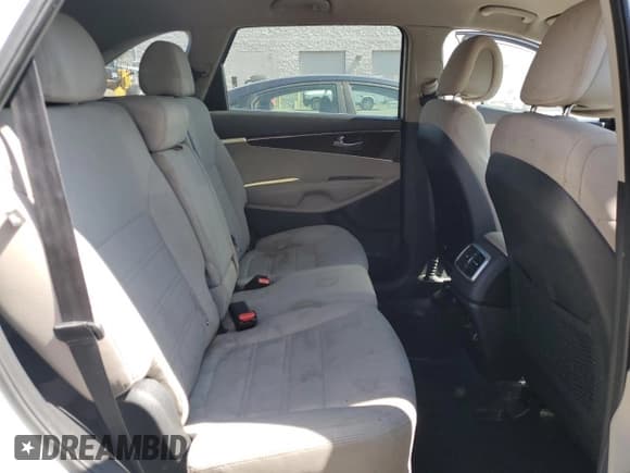 ✅ 2016 Kia Sorento LX • VIN: 5XYPG4A5XGG070461 • Lot: 83862365. Listed on Copart with 120,496 mi. Free auction sales archive from the USA and detailed vehicle history report at DreamBid. Image 11.