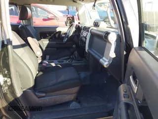 ✅ 2007 Toyota FJ Cruiser • VIN: JTEBU11FX70034670 • Lot: 43462759. Wystawiony na IAAI z przebiegiem Nie podano. Bezpłatny archiwum sprzedaży aukcyjnych z USA i szczegółowy raport historii pojazdu na DreamBid. Zdjęcie 5.