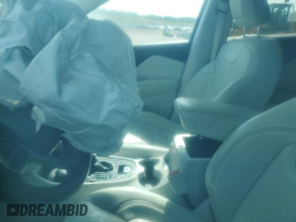 ✅ 2021 Jeep Cherokee 80th Anniversary • VIN: 1C4PJMMX3MD137071 • Lot: 67895985. Listed on Copart with 87,265 mi. Free auction sales archive from the USA and detailed vehicle history report at DreamBid. Image 7.