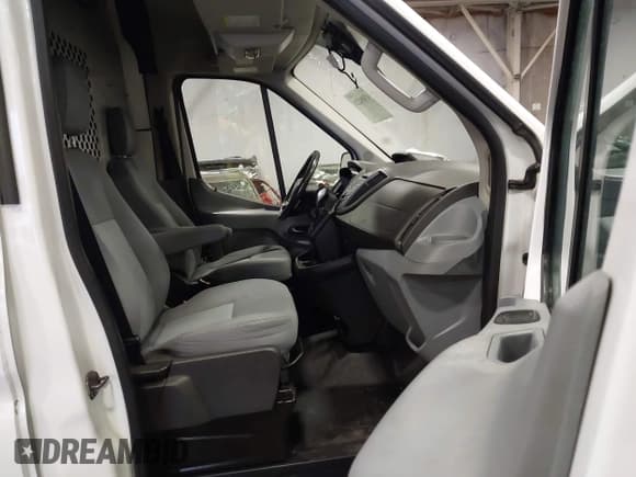 ✅ 2015 Ford Transit Cargo • VIN: 1FTNR2CM5FKA76350 • Lot: 43884228. Wystawiony na IAAI z przebiegiem 78 704 mil. Bezpłatny archiwum sprzedaży aukcyjnych z USA i szczegółowy raport historii pojazdu na DreamBid. Zdjęcie 5.